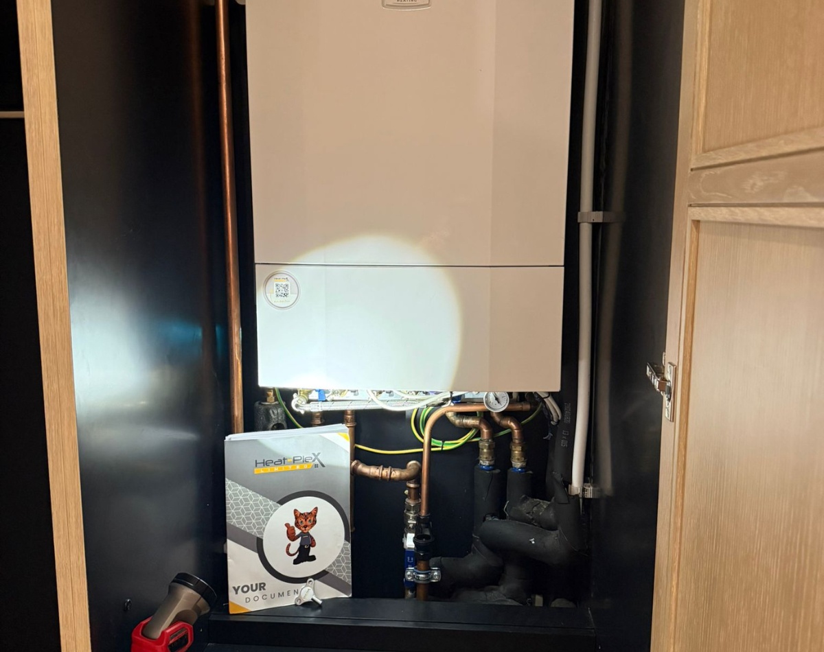 Air conditioning servicing and maintenance